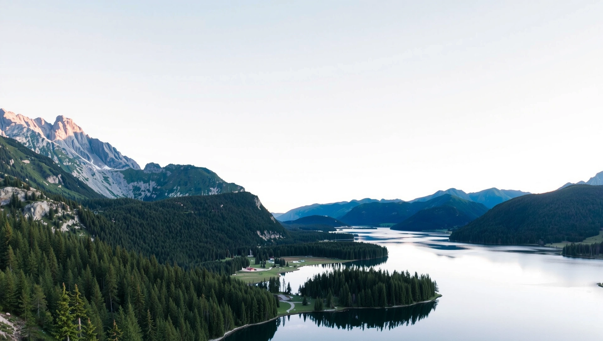 Paysage naturel serein avec des montagnes et un lac reflétant le ciel